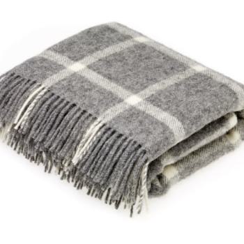Bronte by Moon Wolldecke Windowpane